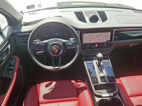 Used 2025 Porsche Macan image 13