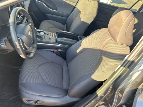 Used 2022 Toyota Highlander LE image 13