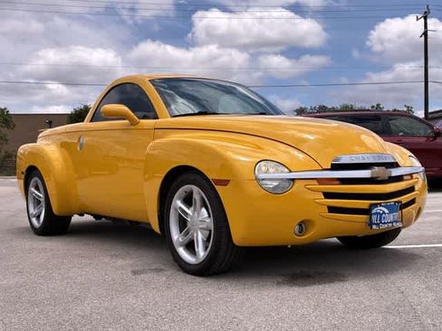 Used 2003 Chevrolet SSR w/ Preferred Equipment Group RWD image 10