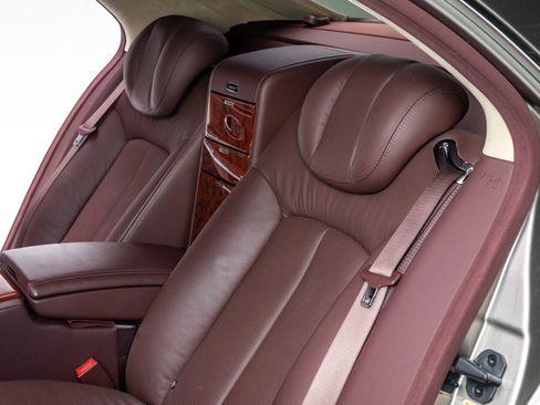 Used 2005 Maybach 57 RWD image 24
