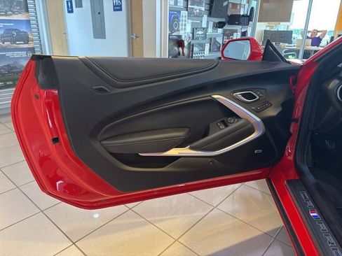 Used 2020 Chevrolet Camaro SS RWD image 7