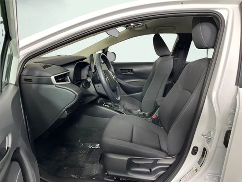 Used 2025 Toyota Corolla LE FWD image 10