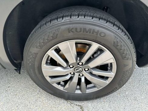 Used 2025 Nissan Pathfinder SV AWD/4WD image 13