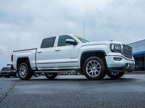 Used 2018 GMC Sierra 1500 Denali image 2