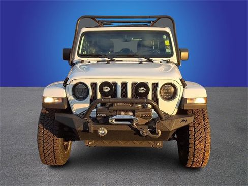 Used 2018 Jeep Wrangler Unlimited Sahara image 2