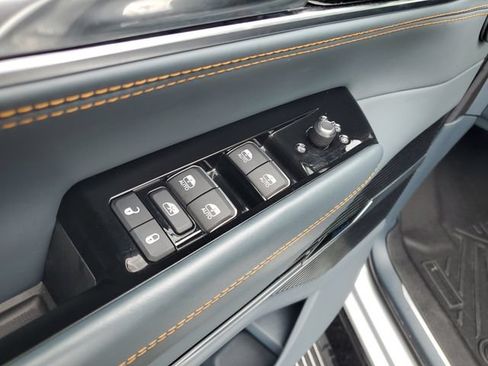 Used 2022 Jeep Grand Wagoneer Series III w/ HD Trailer Tow Package AWD/4WD image 9