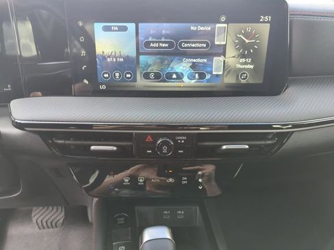 Certified 2025 Nissan Kicks SR image 34