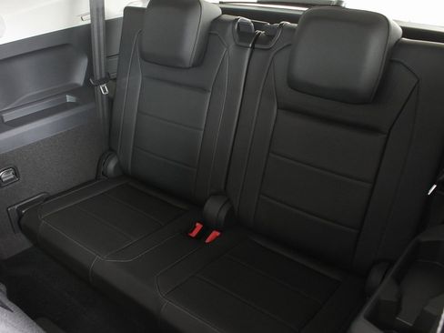 Used 2024 Volkswagen Tiguan SE R-Line image 43