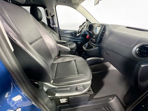 Used 2023 Mercedes-Benz Metris Passenger image 28