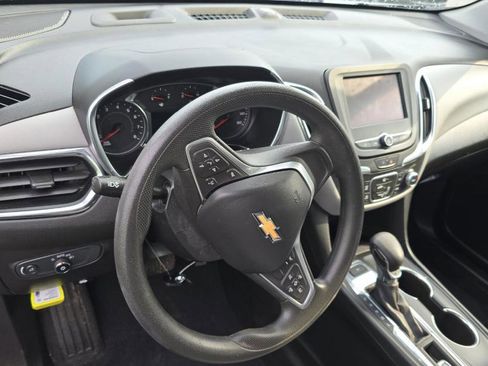 Used 2022 Chevrolet Equinox LS w/ LS Convenience Package image 10