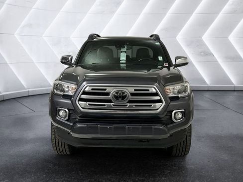 Used 2019 Toyota Tacoma Limited AWD/4WD image 2