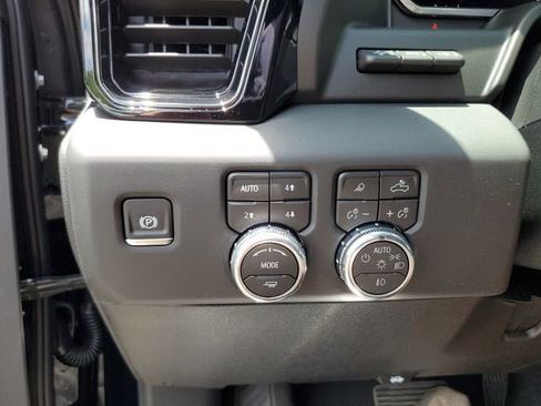 New 2026 GMC Sierra 3500 AT4 w/ AT4 Premium Plus Package AWD/4WD image 31