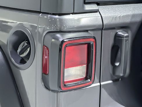 Used 2023 Jeep Wrangler Unlimited Sport AWD/4WD image 29