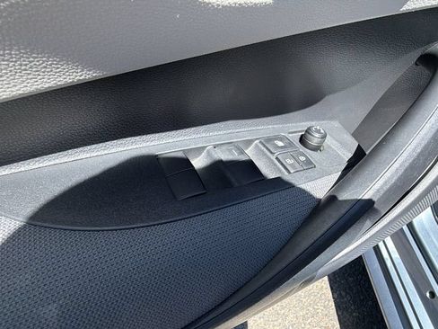 Used 2021 Toyota Corolla LE FWD image 20