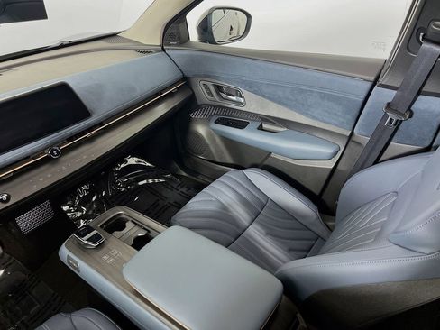 Used 2025 Nissan Ariya Platinum image 23