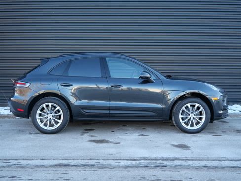 Certified 2025 Porsche Macan image 27