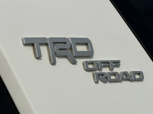 Used 2018 Toyota 4Runner TRD Off-Road Premium AWD/4WD image 10