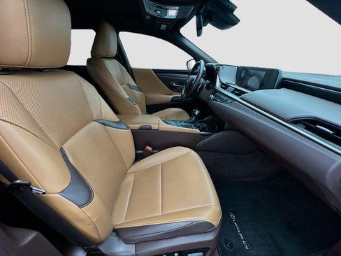 Used 2021 Lexus ES 300h w/ Accessory Package image 20