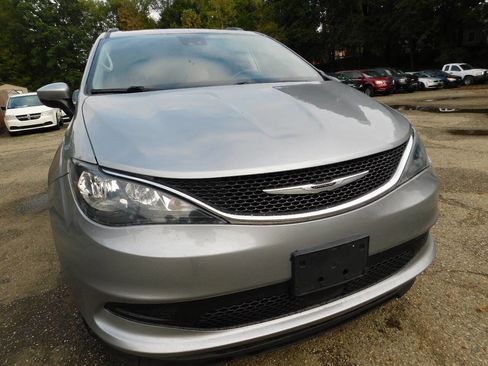 Used 2021 Chrysler Voyager Lxi w/ Cold Weather Group image 9