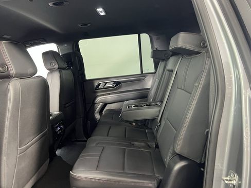 Used 2025 Chevrolet Suburban RST image 27