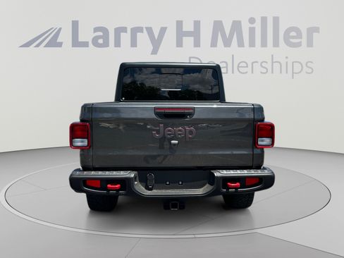 Used 2022 Jeep Gladiator Rubicon w/ Cold Weather Group AWD/4WD image 4