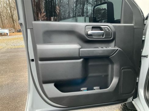 Used 2025 Chevrolet Silverado 2500 Custom w/ Custom Value Package image 16