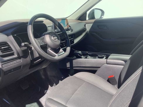 Used 2023 Nissan Rogue S AWD/4WD image 3