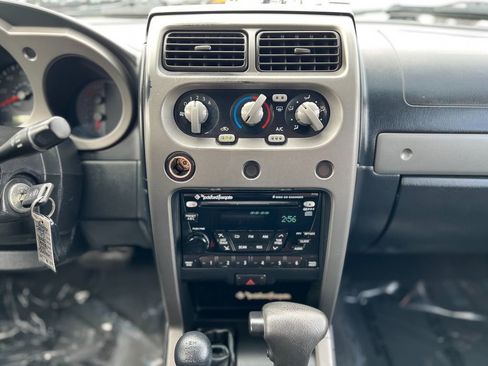 Used 2003 Nissan Xterra SE S/C image 16