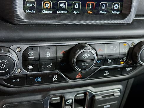 Used 2023 Jeep Wrangler Unlimited Sahara w/ Cold Weather Group AWD/4WD image 24