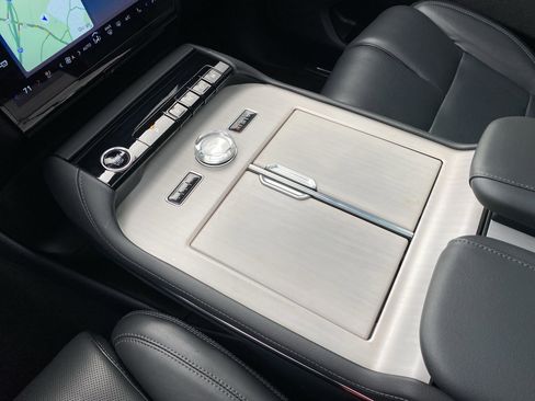 Used 2025 Lincoln Navigator Reserve w/ Jet Appearance Package image 32