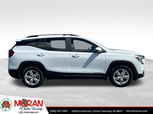 Certified 2024 GMC Terrain SLE w/ Driver Convenience Package FWD image 8