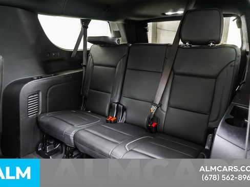 Used 2025 GMC Yukon XL Denali RWD image 17