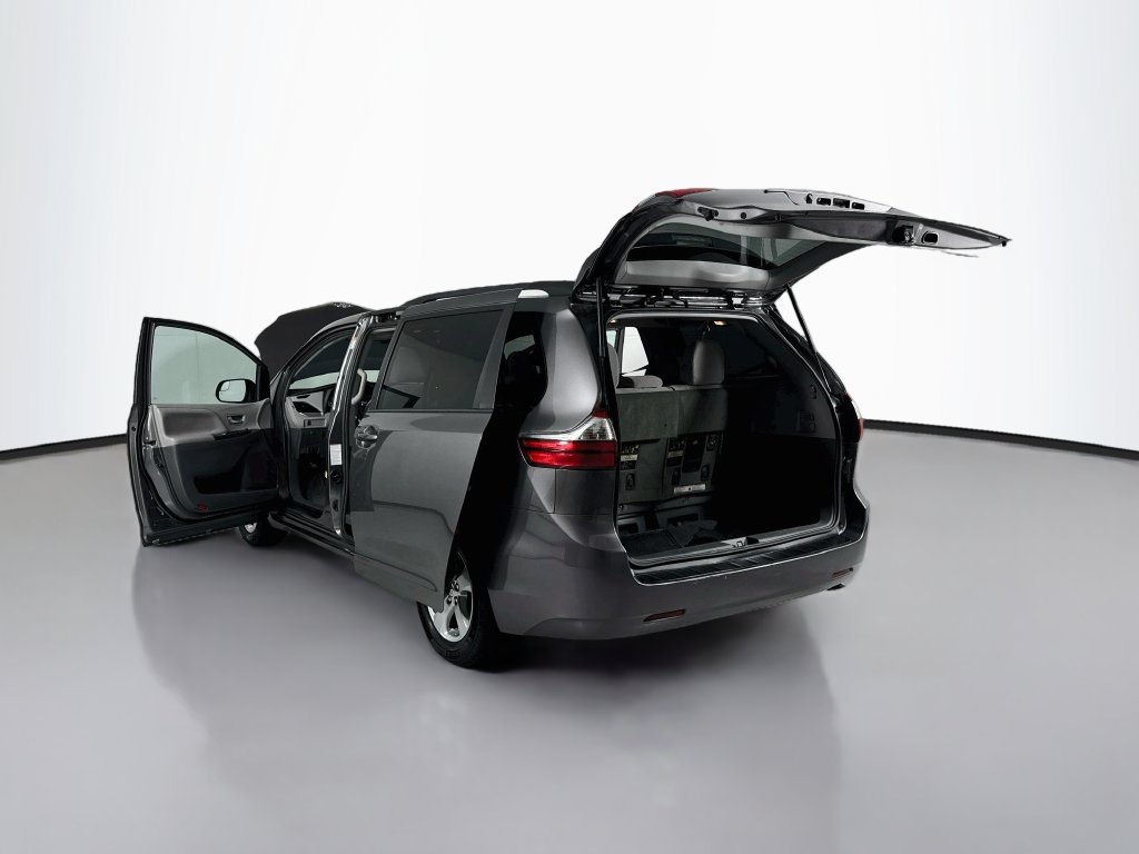 Used 2017 Toyota Sienna LE FWD image 21