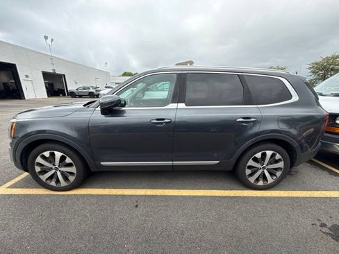 Used 2021 Kia Telluride EX w/ EX Premium Package FWD image 3