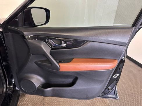 Used 2017 Nissan Rogue SL w/ SL Premium Package image 35