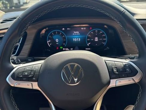 Used 2024 Volkswagen Atlas SE AWD/4WD image 4