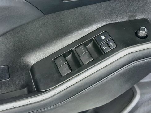 Used 2021 Toyota Highlander XLE FWD image 15
