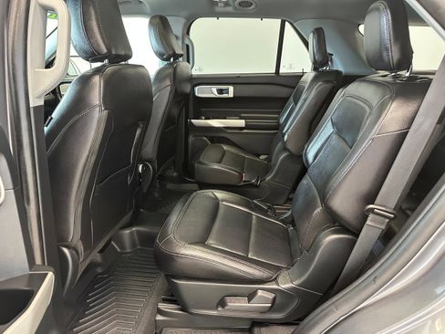 Used 2021 Ford Explorer Limited w/ Equipment Group 301A AWD/4WD image 13