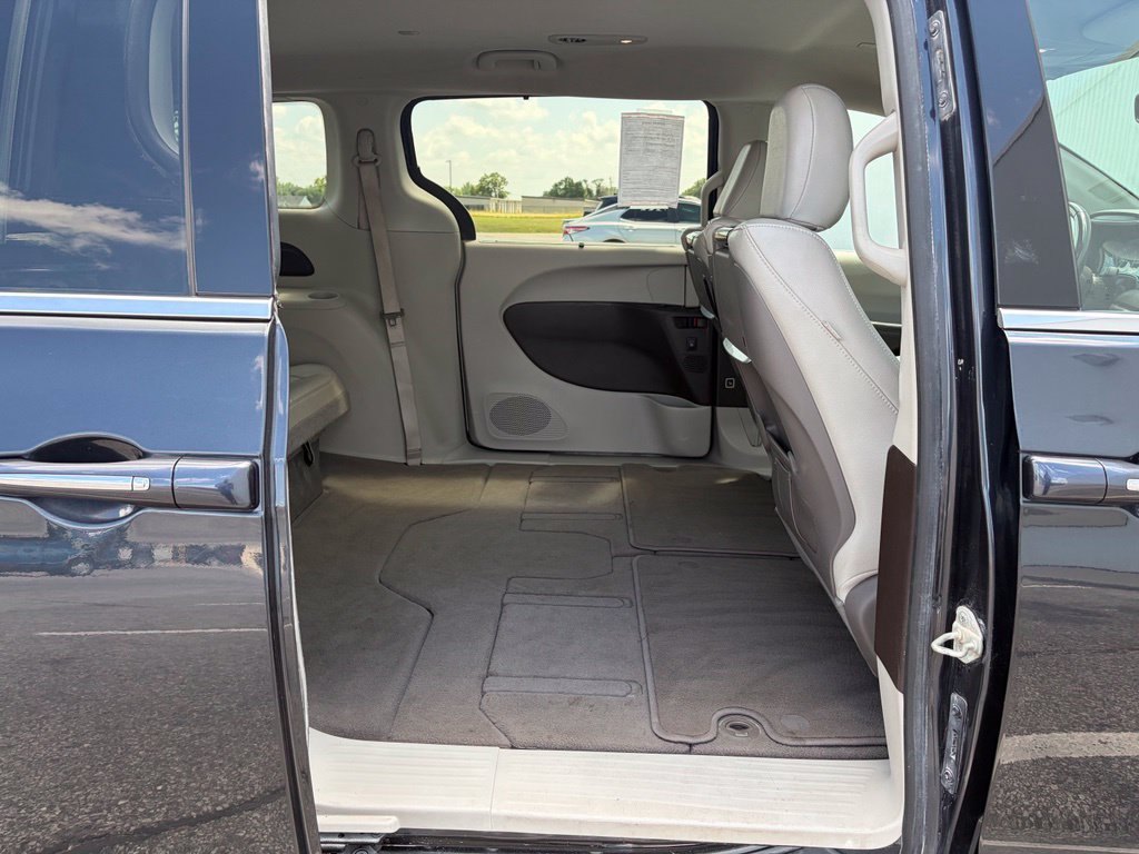 Used 2020 Chrysler Pacifica Touring-L Plus FWD image 25