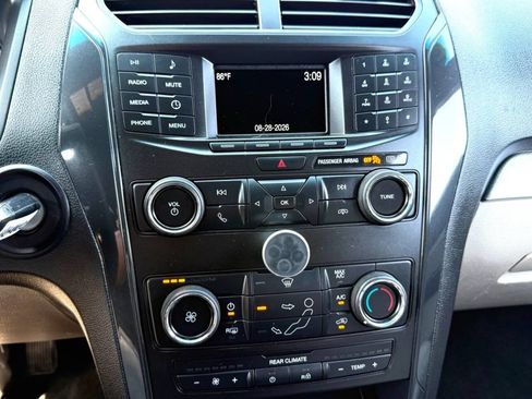 Used 2018 Ford Explorer 4WD image 15