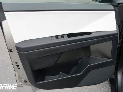 Used 2024 Tesla Cybertruck AWD Crew Cab image 16