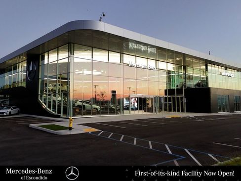 Used 2024 Mercedes-Benz EQB 300 4MATIC image 35