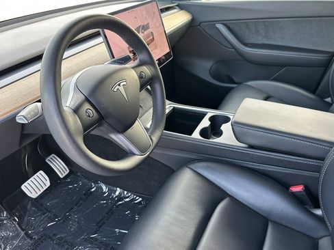 Used 2022 Tesla Model Y Performance image 9