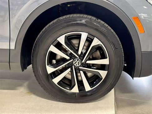Used 2022 Volkswagen Tiguan S image 9