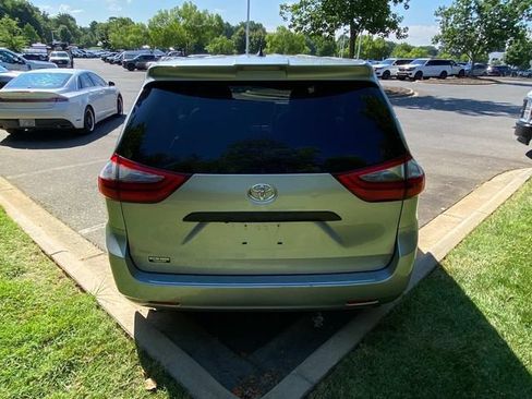 Used 2020 Toyota Sienna L FWD image 31