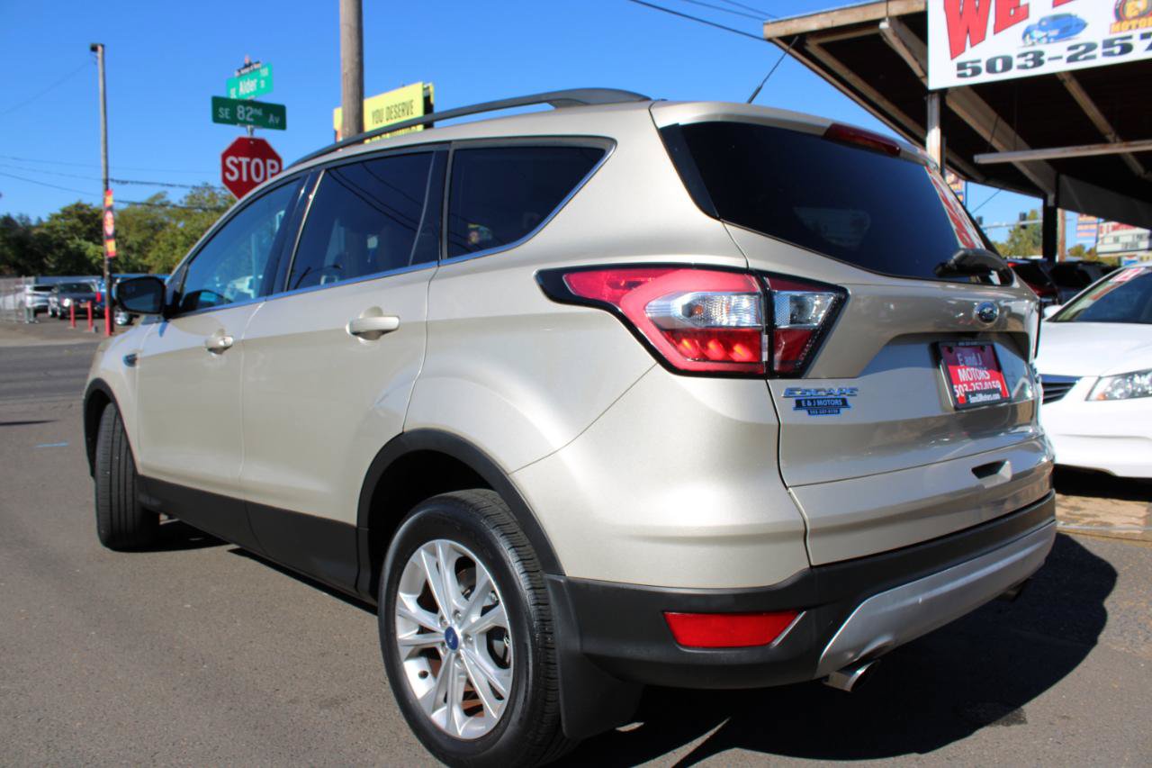 Used 2018 Ford Escape SE FWD image 5