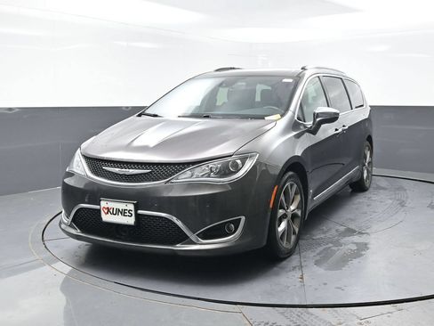 Used 2019 Chrysler Pacifica Limited FWD image 4