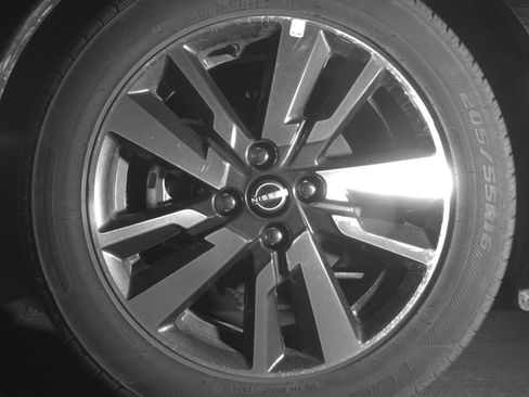 Used 2025 Nissan Versa SV image 12