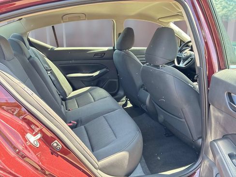 Used 2025 Nissan Altima 2.5 SV FWD image 19