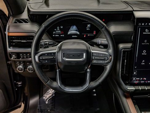 Used 2025 GMC Yukon XL Denali image 14